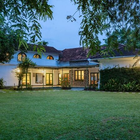 The Sacred Lotus Ayurveda Wellness Retreat Hotel Kochi Bagian luar foto