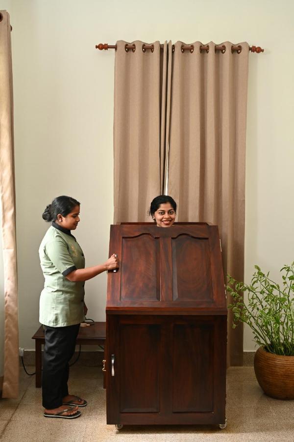 The Sacred Lotus Ayurveda Wellness Retreat Hotel Kochi Bagian luar foto