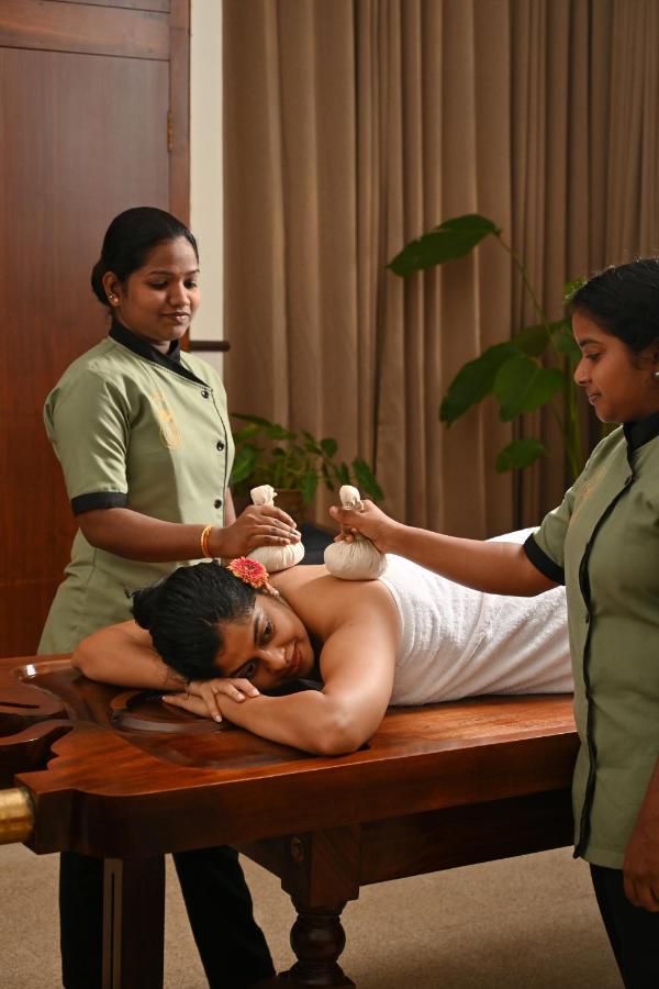 The Sacred Lotus Ayurveda Wellness Retreat Hotel Kochi Bagian luar foto