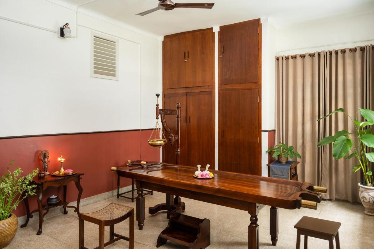 The Sacred Lotus Ayurveda Wellness Retreat Hotel Kochi Bagian luar foto