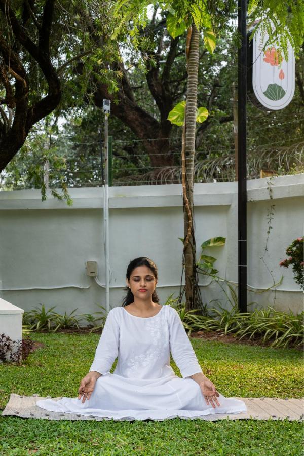 The Sacred Lotus Ayurveda Wellness Retreat Hotel Kochi Bagian luar foto